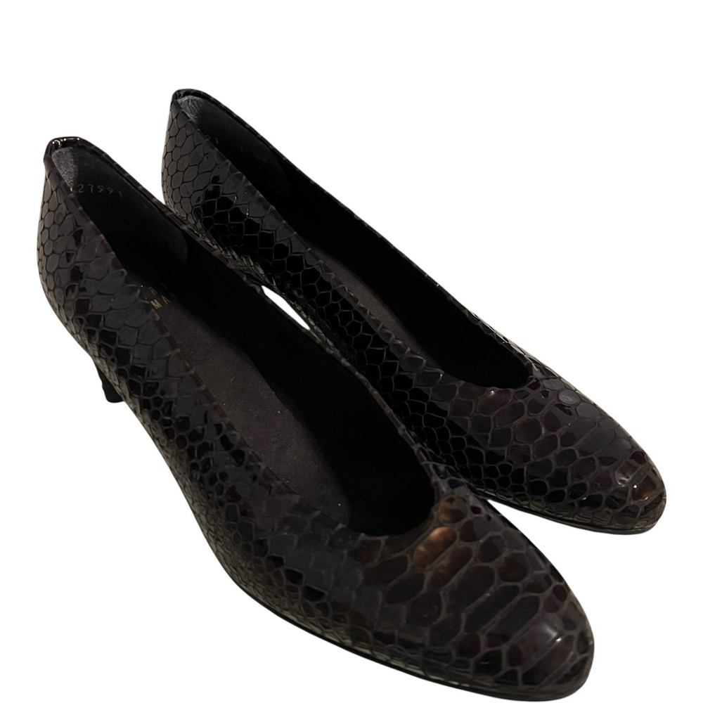 Stuart Weitzman Chicpump Heels Size 7 AAAA Narrow Brown Snake Embossed Low Heel